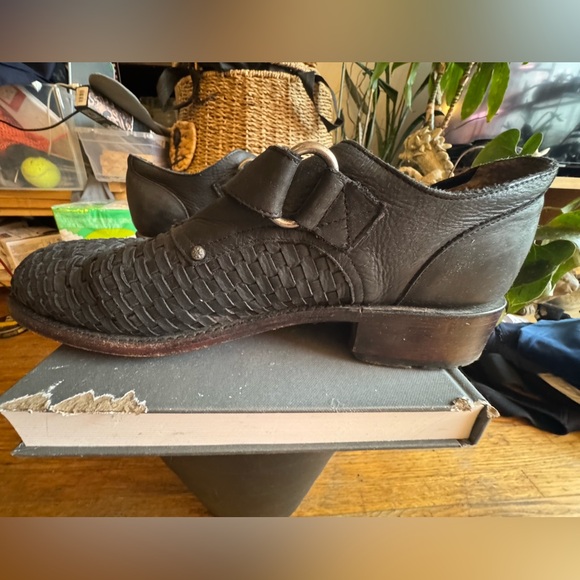 JOHN FLUEVOG - Picture 9 of 14